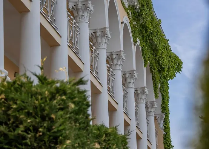 Palace Del Mar